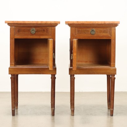 Paire de tables de chevet, Paire de tables de chevet de style néoclassique