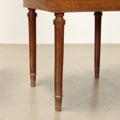 Paire de tables de chevet, Paire de tables de chevet de style néoclassique