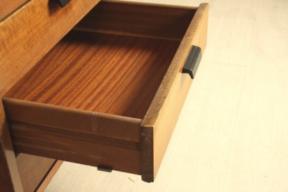 Scrivania Anonima Castelli, legno impiallacciato teak, metallo verniciato, buone condizioni, piccoli segni di usura