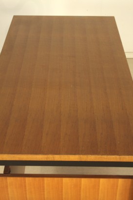 Scrivania Anonima Castelli, legno impiallacciato teak, metallo verniciato, buone condizioni, piccoli segni di usura