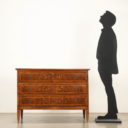 Neoclassical chest of drawers