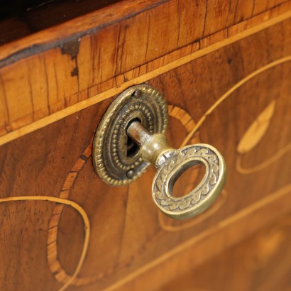 Neoclassical chest of drawers