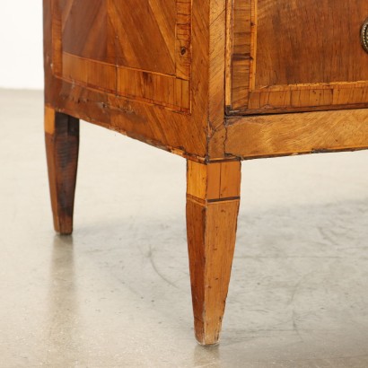 Neoclassical chest of drawers