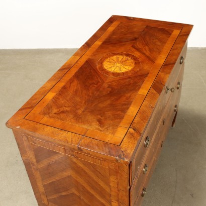 Neoclassical chest of drawers