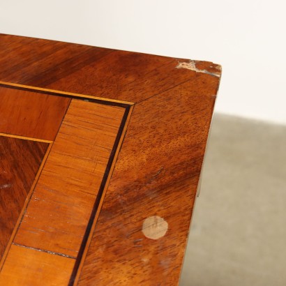 Neoclassical chest of drawers
