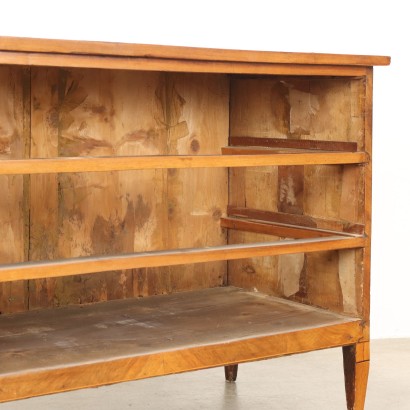 Neoclassical chest of drawers