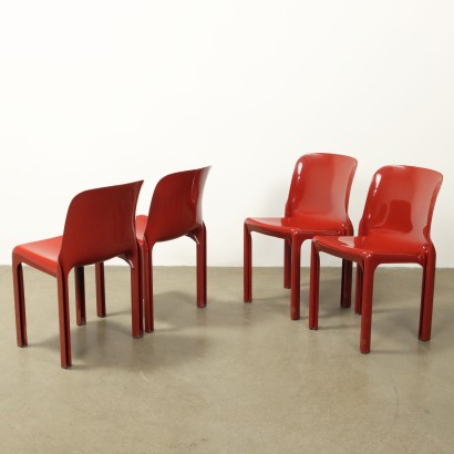 Quattro Sedie rosse 'Selene0apost,Vico Magistretti,Vico Magistretti,Vico Magistretti