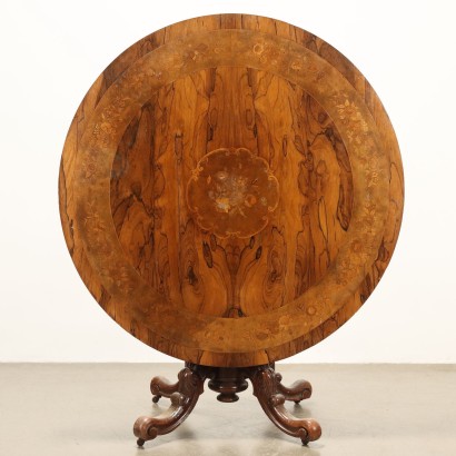TABLE VICTORIENNE