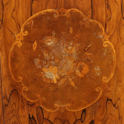 TABLE VICTORIENNE