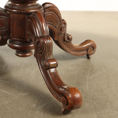 TABLE VICTORIENNE
