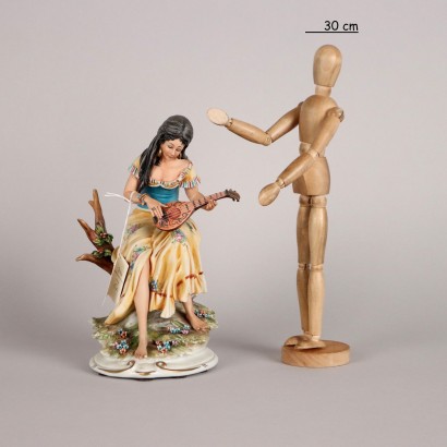 Giovane Donna con Mandolino Corti Capodi