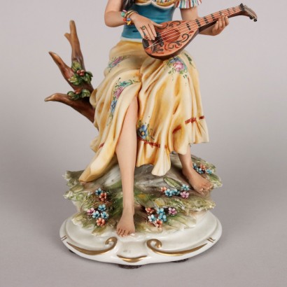 Giovane Donna con Mandolino Corti Capodi