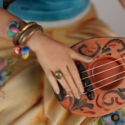 Giovane Donna con Mandolino Corti Capodi