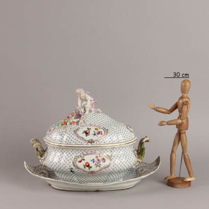 Soup Tureen with Plate in Porcelain Manifa