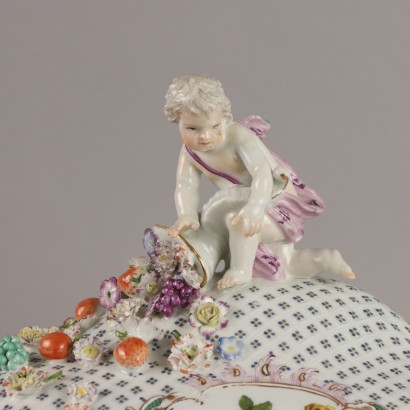 Soup Tureen with Plate in Porcelain Manifa