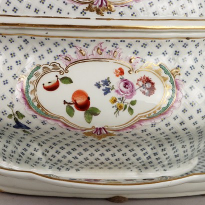 Soup Tureen with Plate in Porcelain Manifa