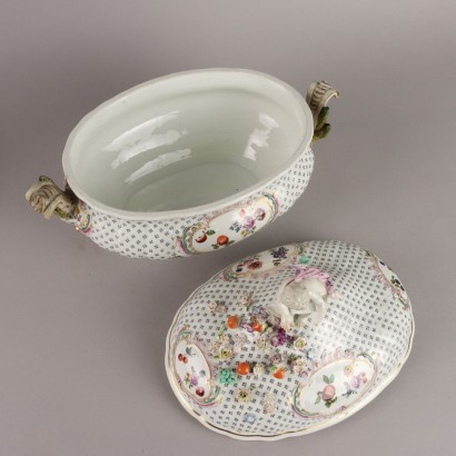 Soup Tureen with Plate in Porcelain Manifa