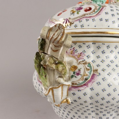 Soup Tureen with Plate in Porcelain Manifa