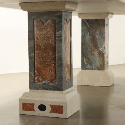Tavolo in marmo con balaustri in comme