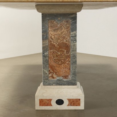 Tavolo in marmo con balaustri in comme