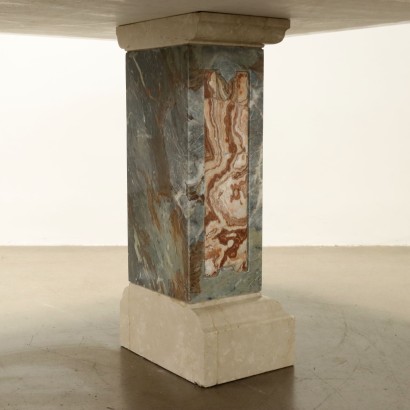 Tavolo in marmo con balaustri in comme
