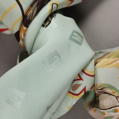 Moschino Foulard Vintage Goes With Every