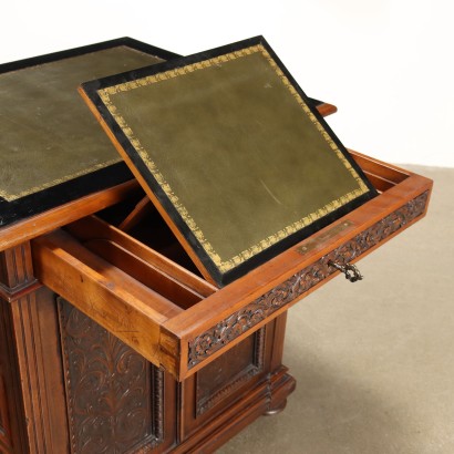Cómoda con tablero de escritura, escritorio tallado estilo Tudor