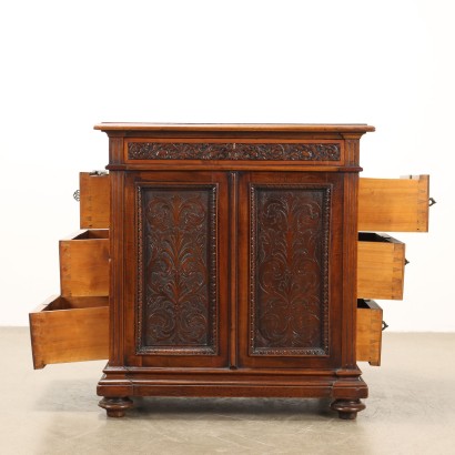 Cómoda con tablero de escritura, escritorio tallado estilo Tudor