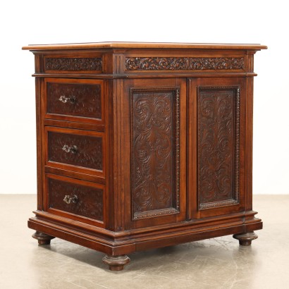 Cómoda con tablero de escritura, escritorio tallado estilo Tudor