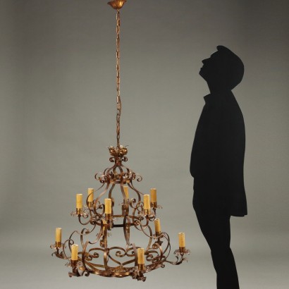 LAMPADARIO,Lampadario in ferro e lamierino dorati