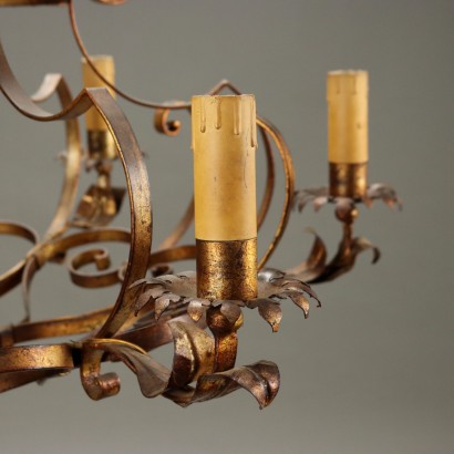 LAMPADARIO,Lampadario in ferro e lamierino dorati