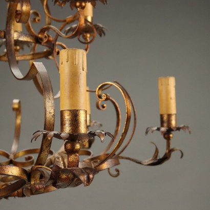 LAMPADARIO,Lampadario in ferro e lamierino dorati