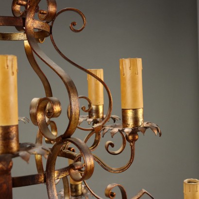 LAMPADARIO,Lampadario in ferro e lamierino dorati