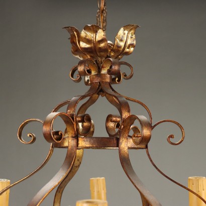 LAMPADARIO,Lampadario in ferro e lamierino dorati