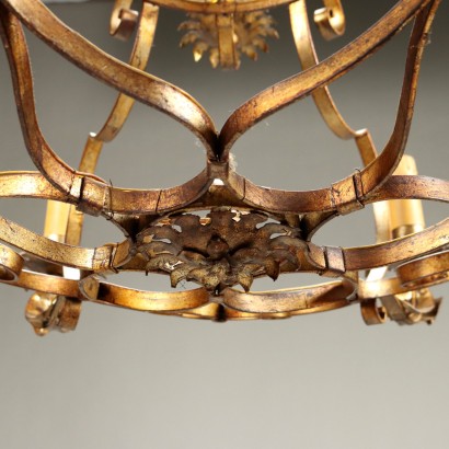 LAMPADARIO,Lampadario in ferro e lamierino dorati