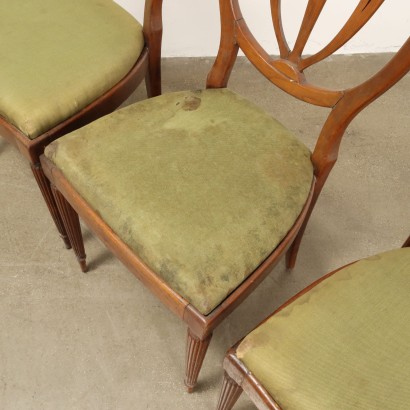 CHAISES, Groupe de cinq chaises en acajou