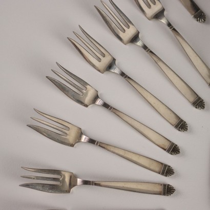 Ensemble de couverts à dessert en argent