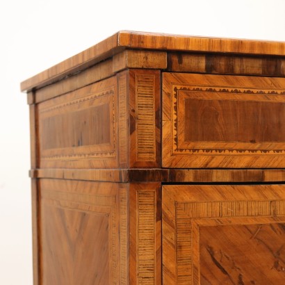Neoclassical chest of drawers