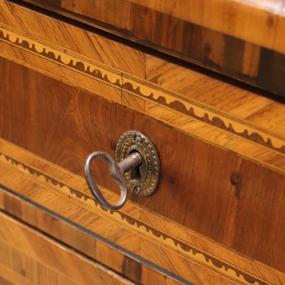 Neoclassical chest of drawers