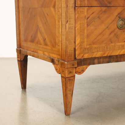 Neoclassical chest of drawers