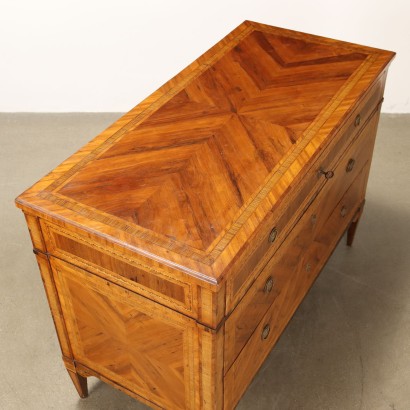 Neoclassical chest of drawers
