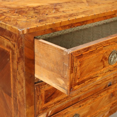 chest of drawers, Neoclassical chest of drawers