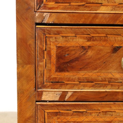 chest of drawers, Neoclassical chest of drawers