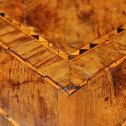 chest of drawers, Neoclassical chest of drawers