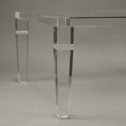 Tavolino trasparente in plexiglas e vetr