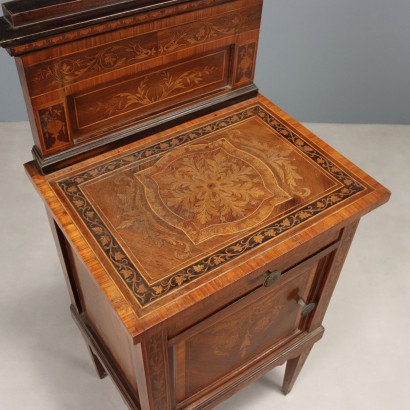 Table de chevet, table de chevet du début du XXe siècle