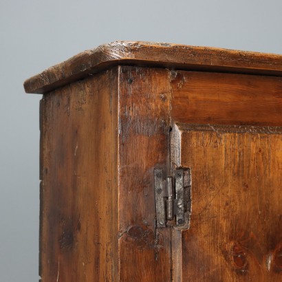 Gabinete, Gabinete en abeto teñido