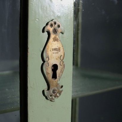 VITRINA, Grupo de Muebles de Hierro Pintado