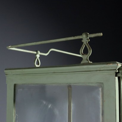 VITRINA, Grupo de Muebles de Hierro Pintado