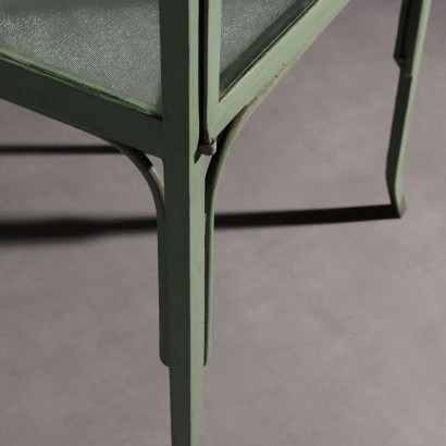 VITRINA, Grupo de Muebles de Hierro Pintado